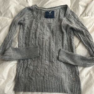 american eagle gray long sleeve shirt!
